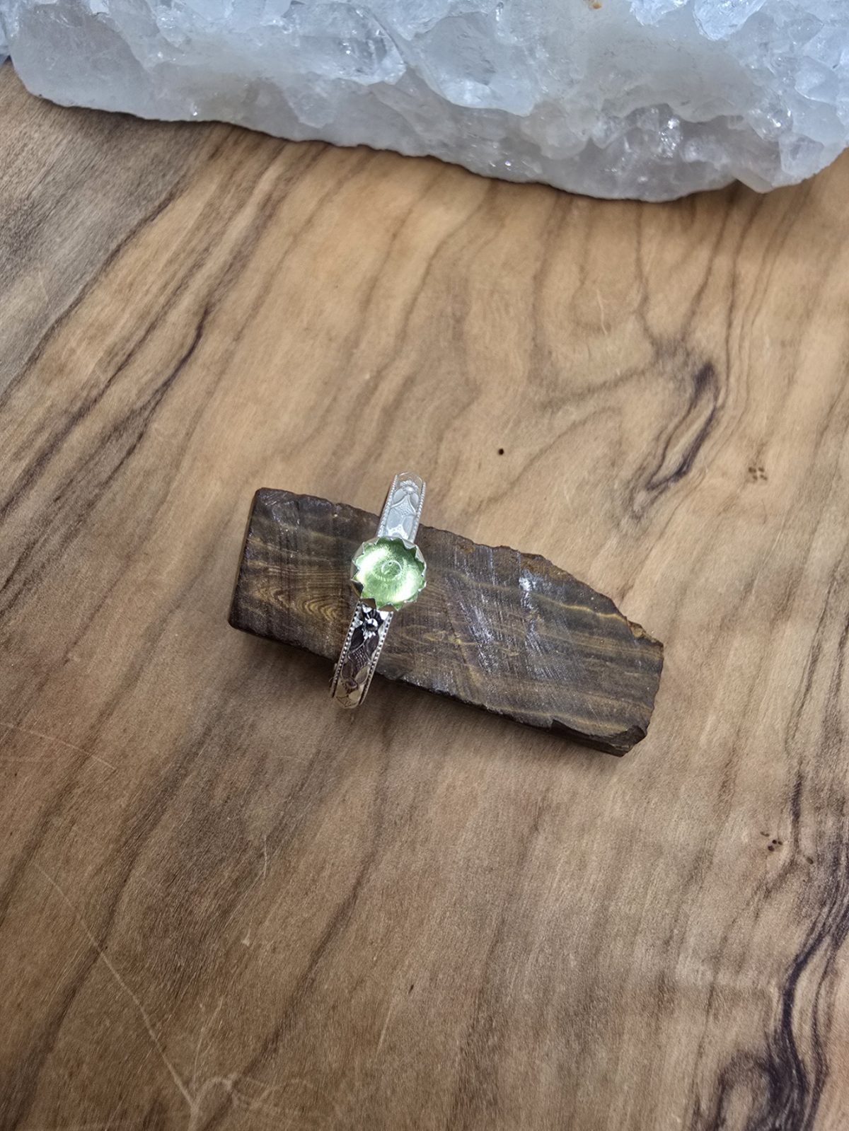 Feiner Ring mit Peridot - Image 3