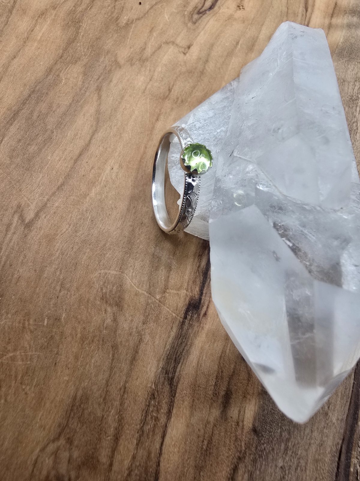 Feiner Ring mit Peridot - Image 2